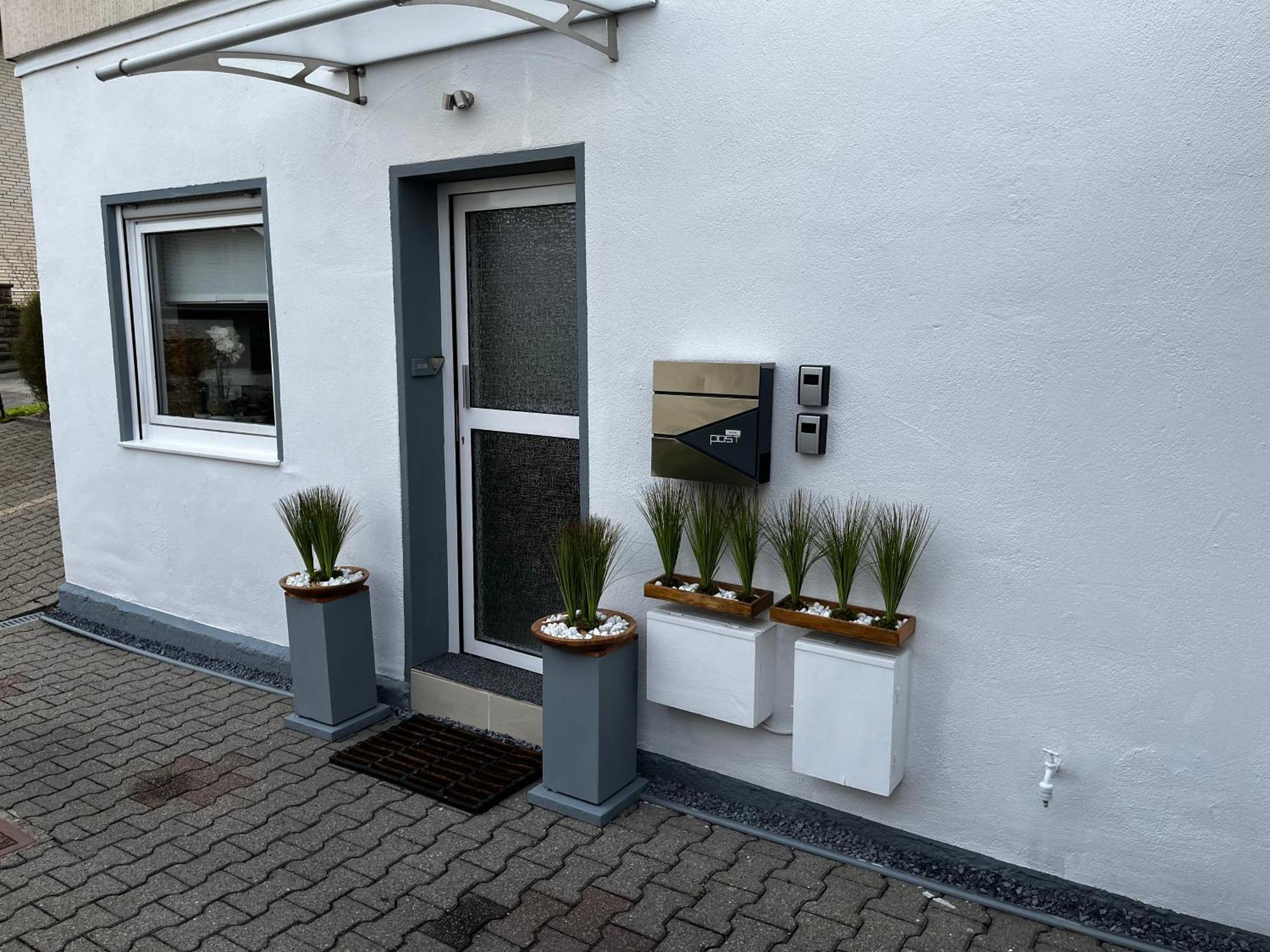 Beste Lage In Bochum Sehr Hochwertige, Individuelle Wohnung Als Hotelalternative Mit Suedterrasse, Pkw-Stellplatz, Wallbox U.V.M. ภายนอก รูปภาพ